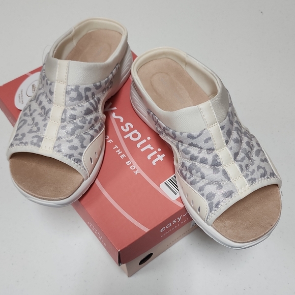 Easy Spirit Traciee2 – Sandali Donna Oro Glitter – Tacco Piatto 2,8 Cm – Taglia 7 Wide (Larga) - 2
